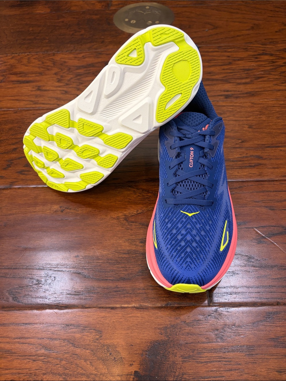 HOKA Clifton 9 Women’s Running Shoes Size 9B - Picture 5 of 6